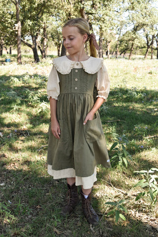 Prairie Girl Pinafore in evergreen